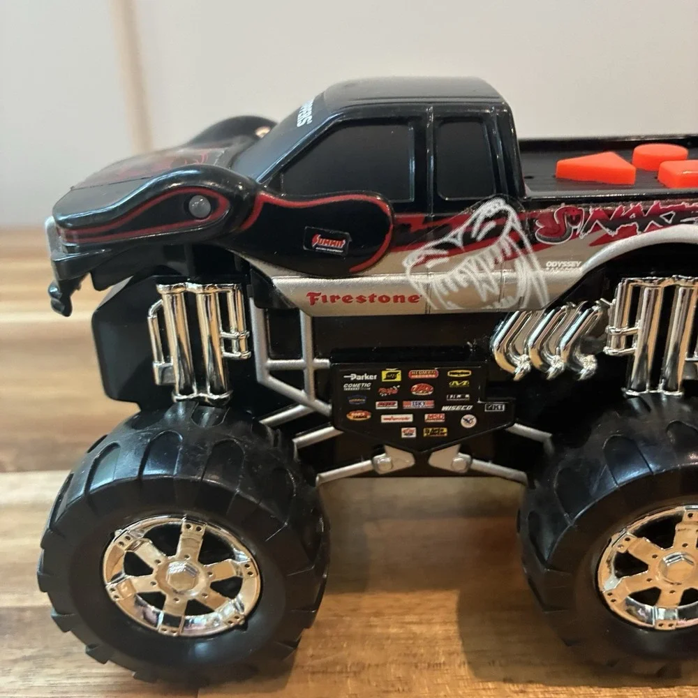 Toy State Road Rippers Snake Bite Monster Truck Firestone Lights Sound Motorized